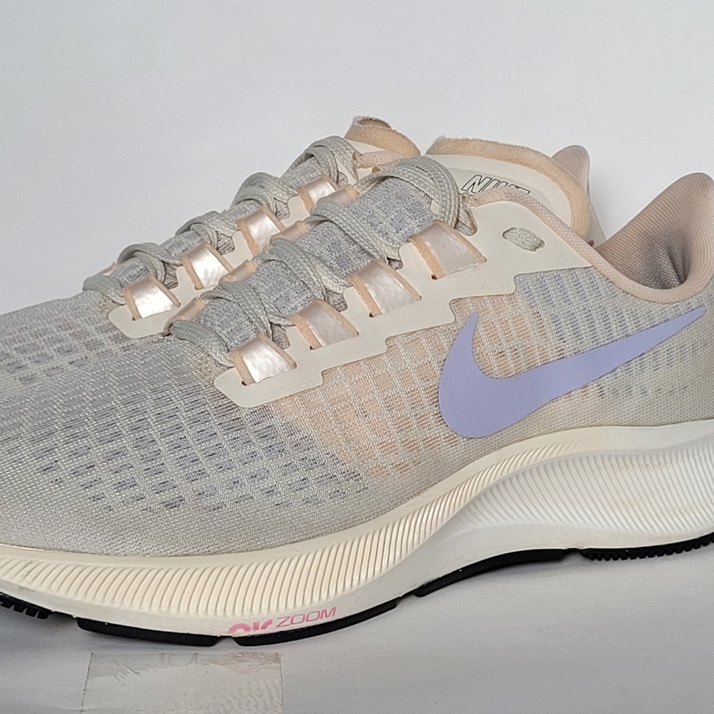 Nike zoom pegasus 37 size 9 women's